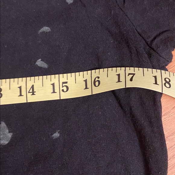 Stylish Black Roger Waters the wall Live 2012 tour V-Neck Tee - Picture 4 of 4